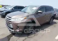 2018 Toyota Highlander photo