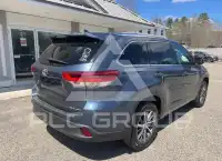 2018 Toyota Highlander photo