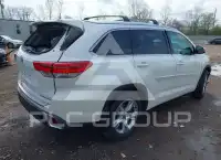 2018 Toyota Highlander photo