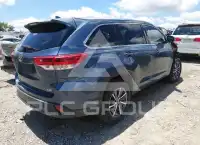 2018 Toyota Highlander photo