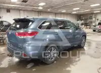 2018 Toyota Highlander photo