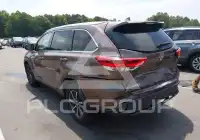 2018 Toyota Highlander photo