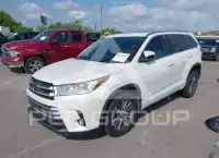 2018 Toyota Highlander photo