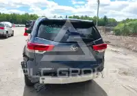 2018 Toyota Highlander photo
