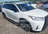 2018 Toyota Highlander photo