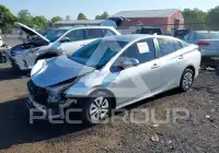 2018 Toyota PRIUS photo