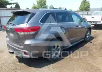 2018 Toyota Highlander photo