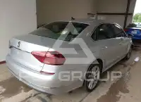 2018 Volkswagen Passat фото
