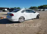 2018 Volkswagen Passat photo