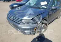 2018 Volkswagen Tiguan photo