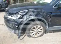 2018 Volkswagen Tiguan photo