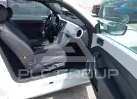 2018 Volkswagen BEETLE фото