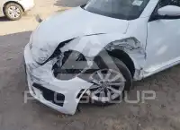2018 Volkswagen BEETLE photo