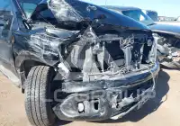 2019 Nissan TITAN photo
