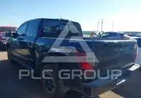 2019 Nissan TITAN photo