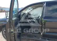 2019 Nissan TITAN photo
