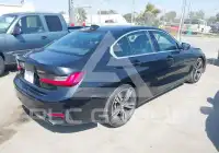 2019 BMW 330 photo