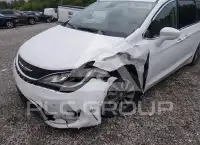 2019 Chrysler PACIFICA photo