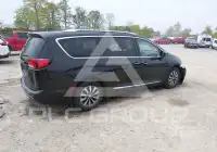 2019 Chrysler PACIFICA photo