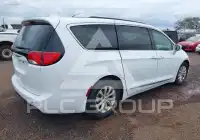 2019 Chrysler PACIFICA photo