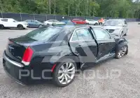 2019 Chrysler 300 фото