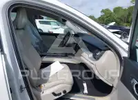 2019 Volvo XC60 photo