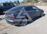 2019 Tesla Model 3 фото