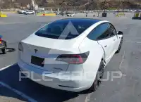 2019 Tesla Model 3 фото