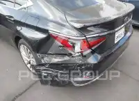 2019 Lexus ES300 photo