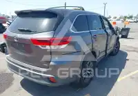 2019 Toyota Highlander photo