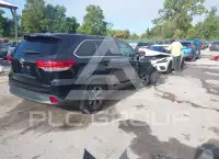 2019 Toyota Highlander photo