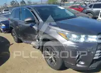 2019 Toyota Highlander photo