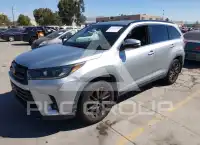 2019 Toyota Highlander photo