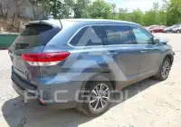 2019 Toyota Highlander photo