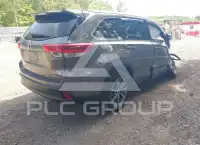 2019 Toyota Highlander photo