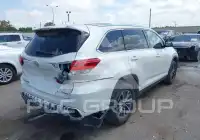2019 Toyota Highlander photo