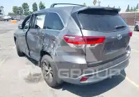 2019 Toyota Highlander photo