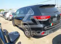 2019 Toyota Highlander photo