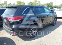 2019 Toyota Highlander photo