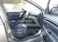 2020 Mitsubishi OUTLANDER photo