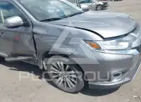 2020 Mitsubishi OUTLANDER фото