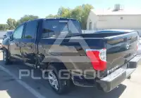 2020 Nissan TITAN photo