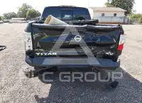 2020 Nissan TITAN photo