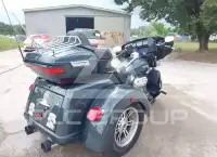 2020 Harley-Davidson FLHTCU photo