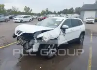 2020 Jeep CHEROKEE photo