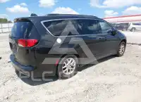 2020 Chrysler VOYAGER фото