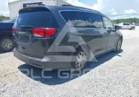 2020 Chrysler VOYAGER фото
