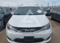 2020 Chrysler PACIFICA photo
