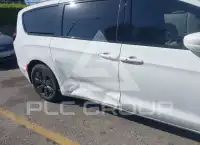 2020 Chrysler PACIFICA photo
