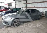 2020 Volvo S90 photo